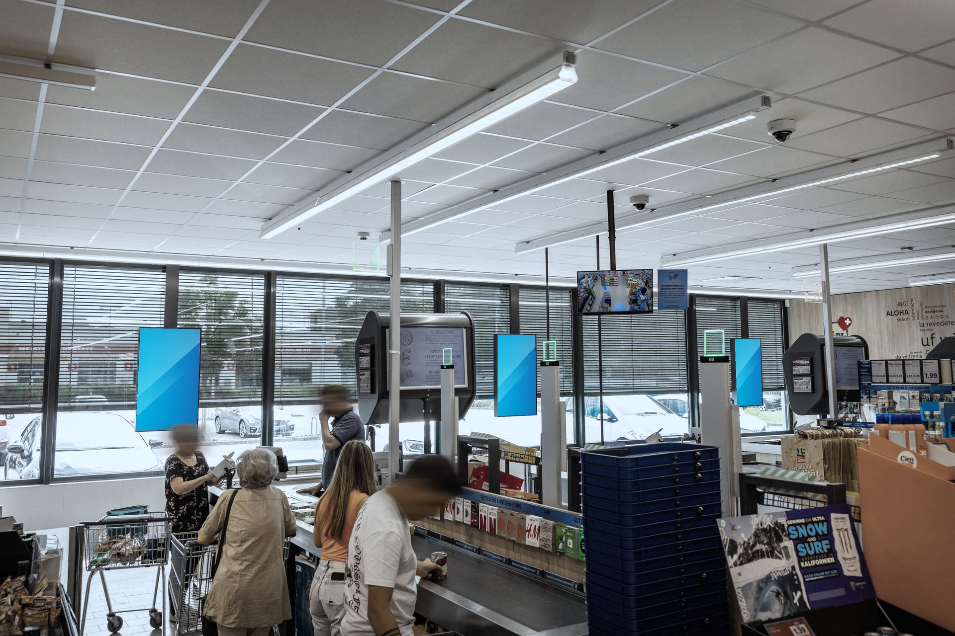 DOOH advertising screens in the Lidl store in Bellach (Switzerland)