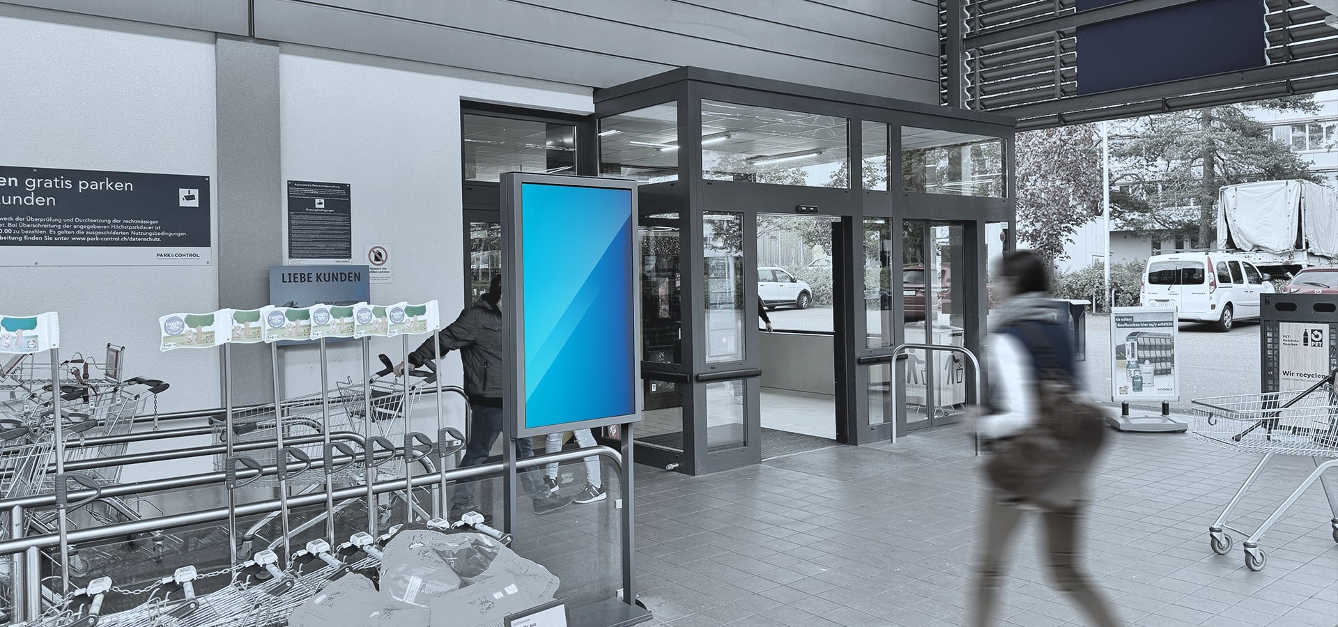 DOOH advertising screens in the entrance area of a Lidl store in Switzerland