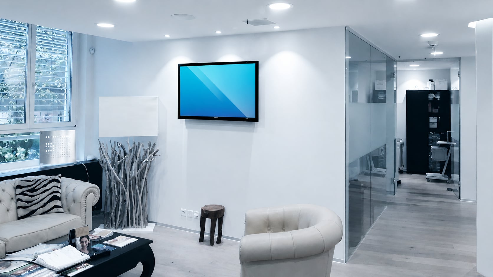PraxisTV — écran publicitaire DOOH