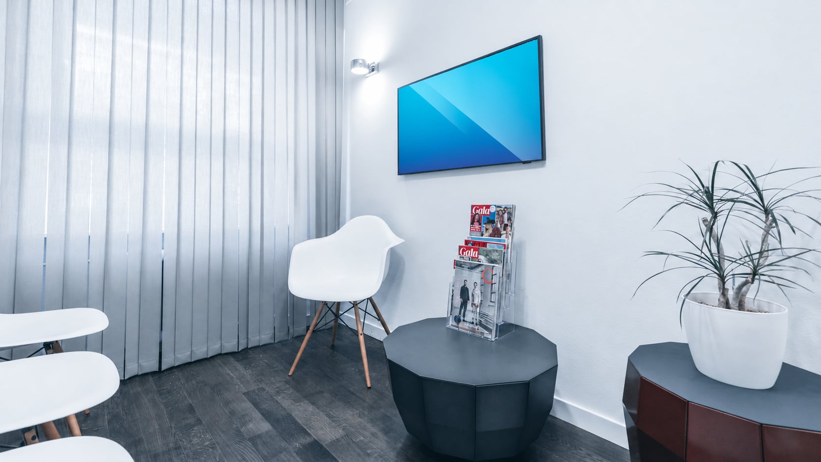 PraxisTV — écran publicitaire DOOH