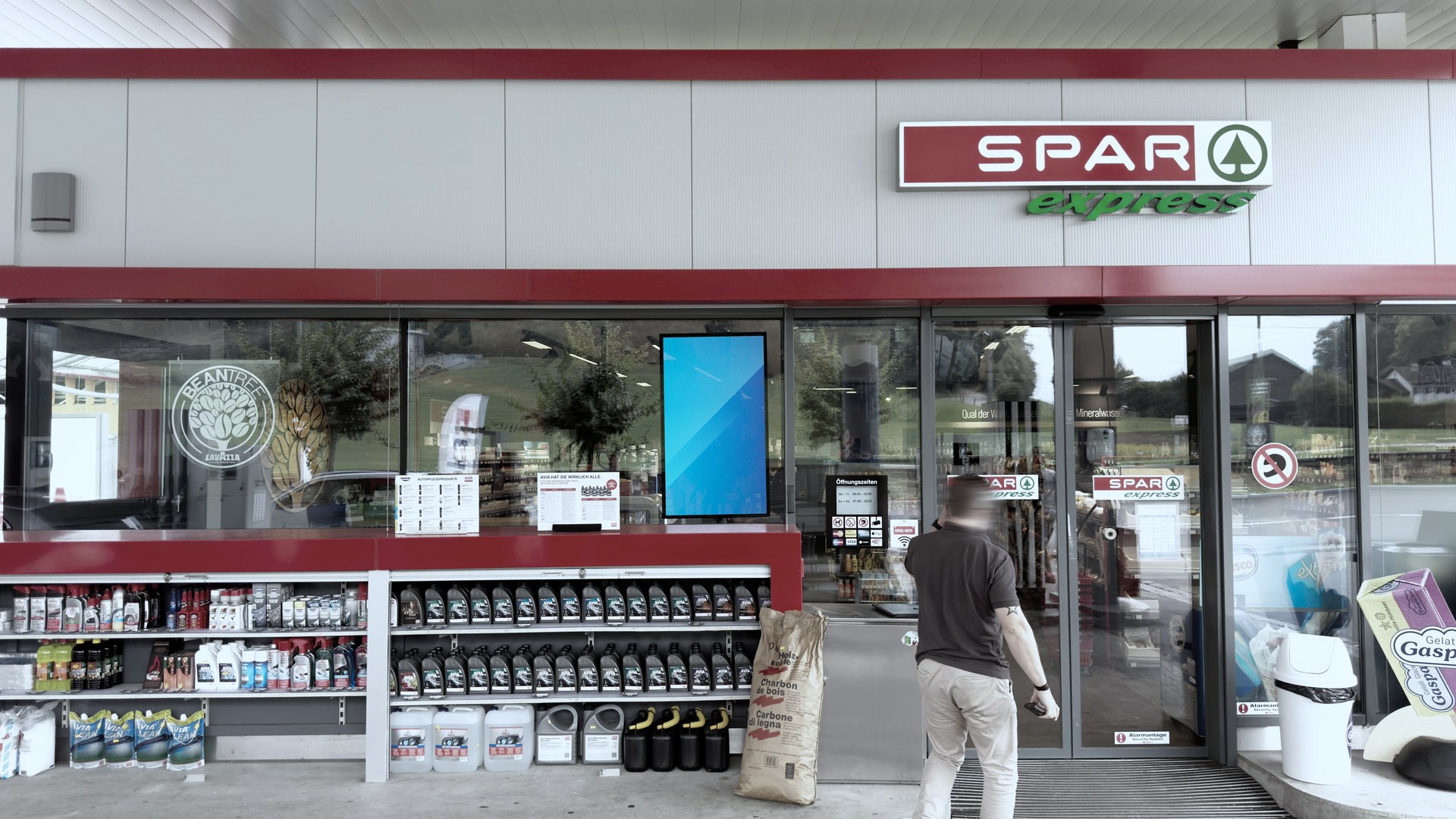 SPAR / TopCC / Tankstellen — DOOH-Werbescreen