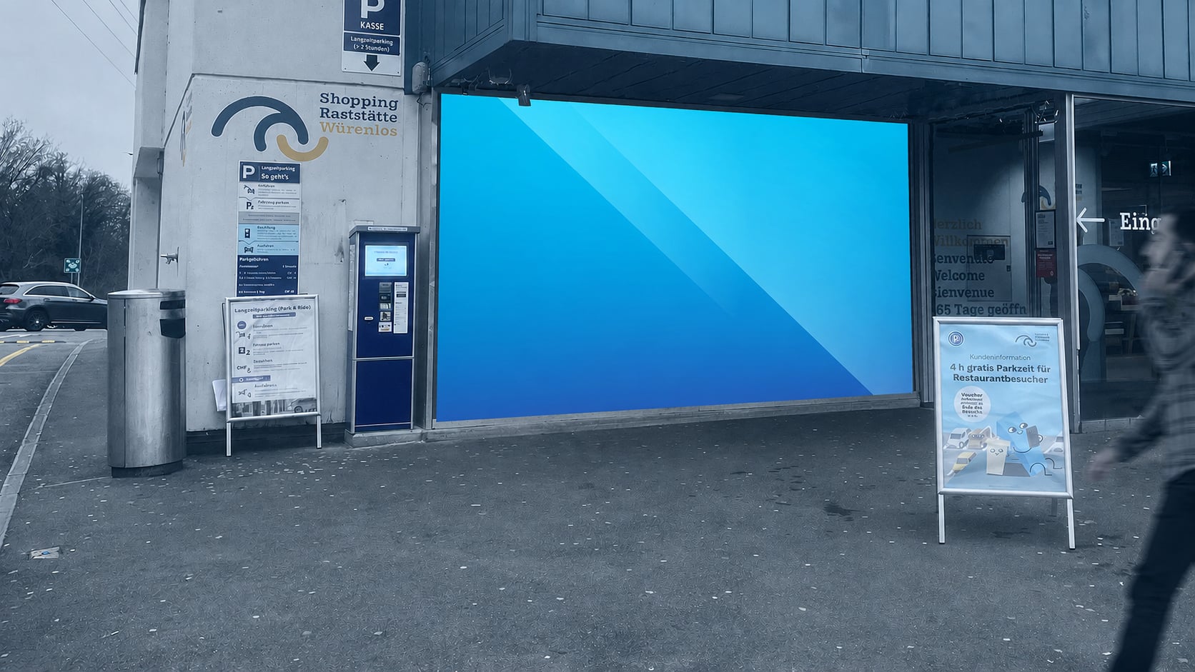 Aire commerciale de Würenlos — écran publicitaire DOOH