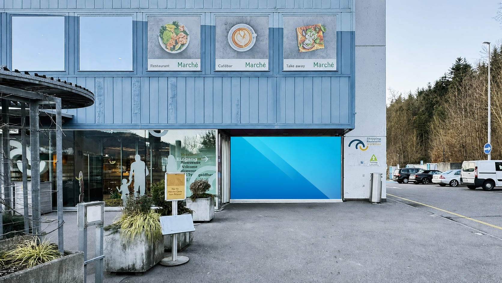 Aire commerciale de Würenlos — écran publicitaire DOOH
